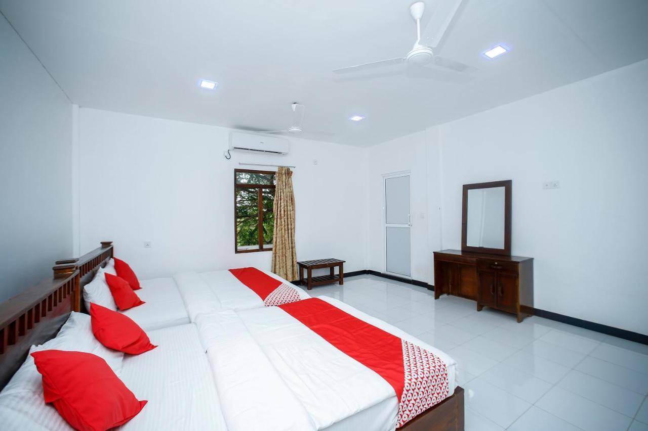 Sea Lagoon Beach Hotel Trincomalee Exterior photo