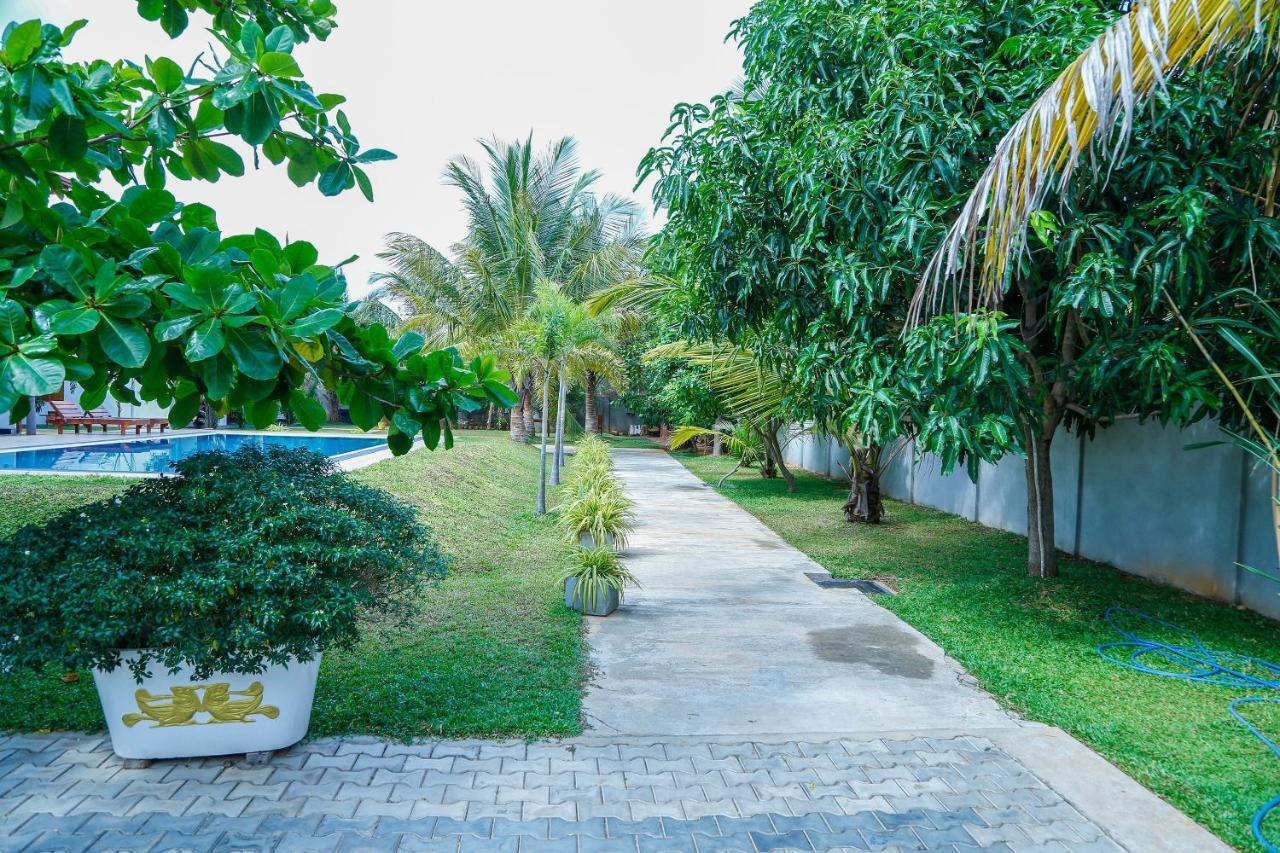 Sea Lagoon Beach Hotel Trincomalee Exterior photo